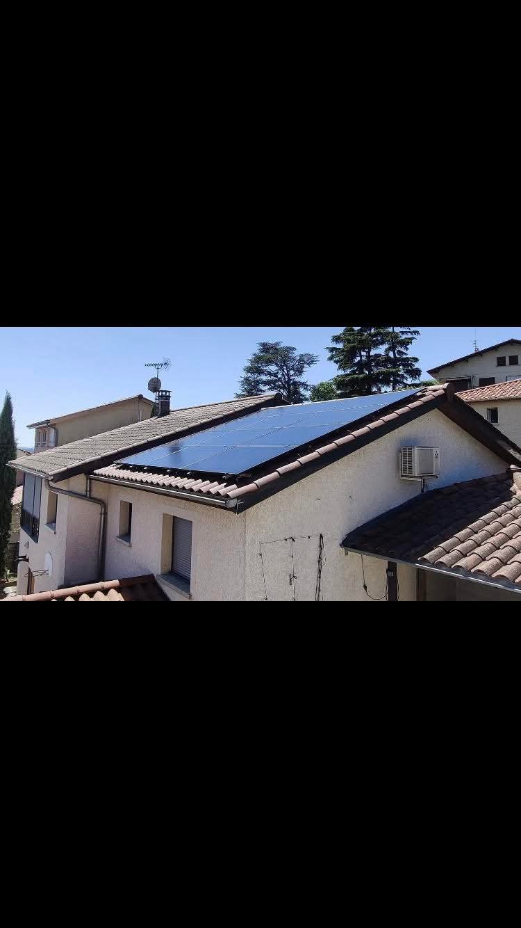 Grande installation photovoltaïque sur toiture